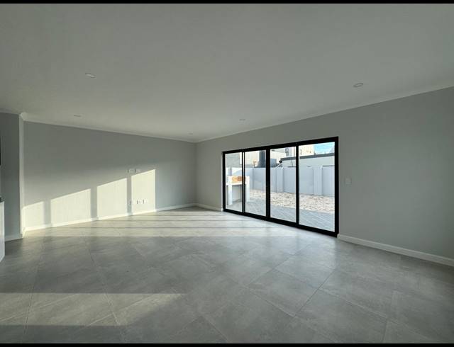 4 BEDROOM HOUSE FOR SALE IN SANDOWN